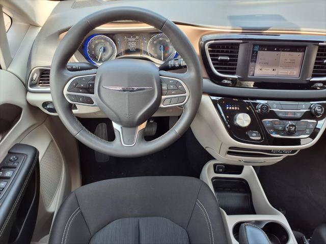 Certified 2023 Chrysler Voyager LX FWD image 6