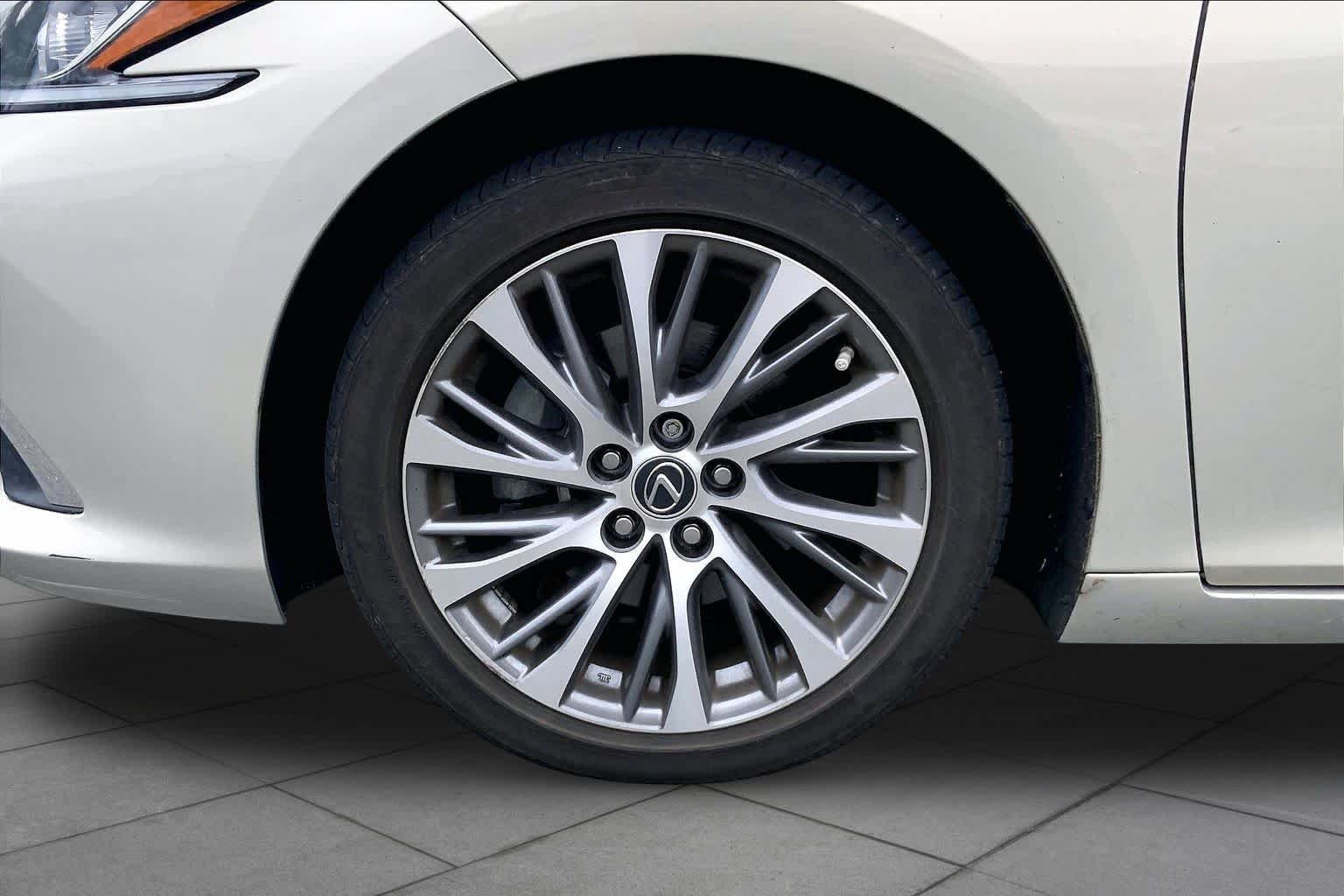 Certified 2021 Lexus ES 350 w/ Premium Package FWD image 11