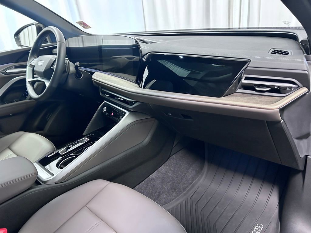 Used 2025 Audi Q5 Premium w/ Convenience Package image 20