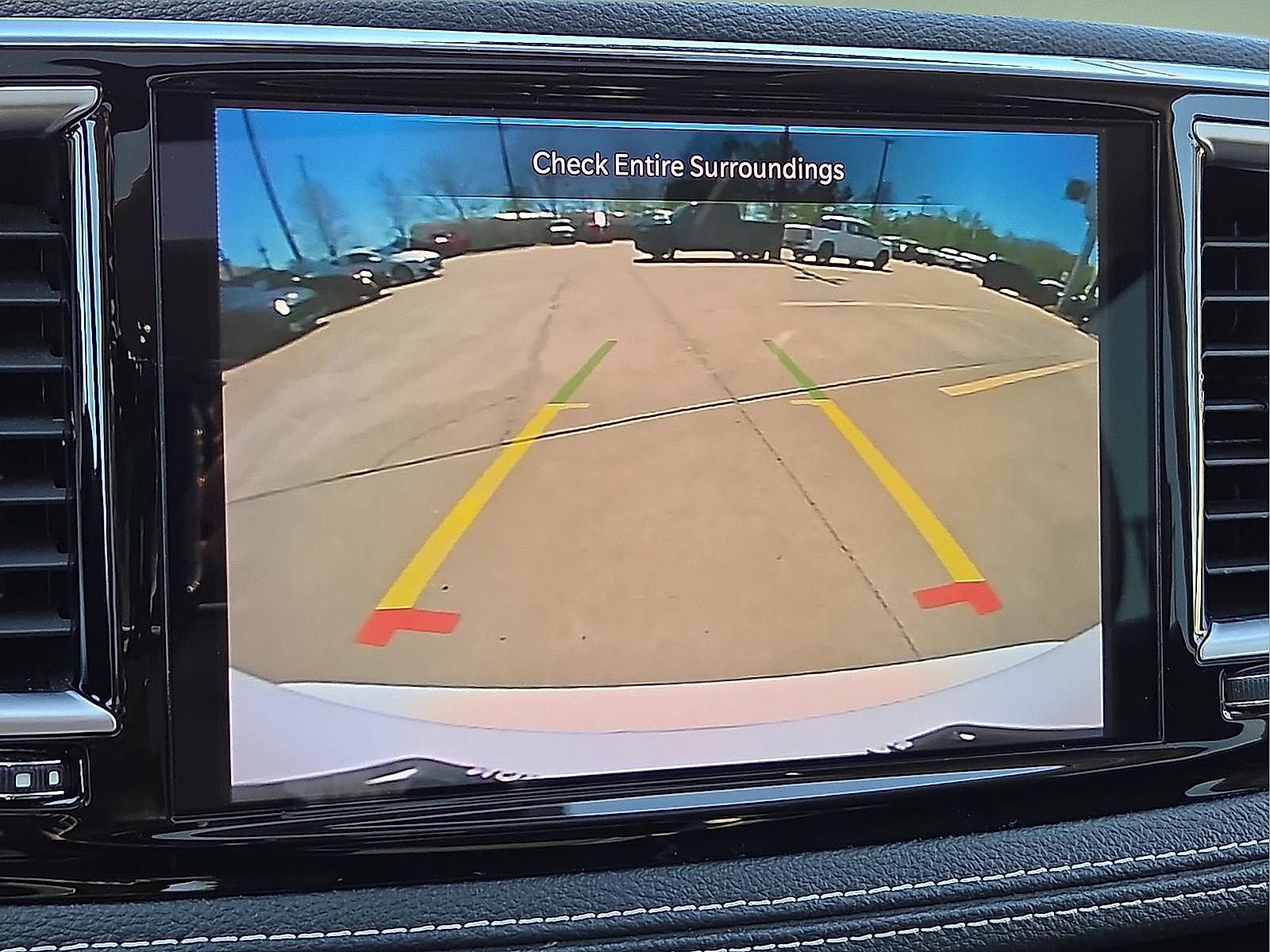 Used 2024 Chrysler Pacifica Limited FWD image 17