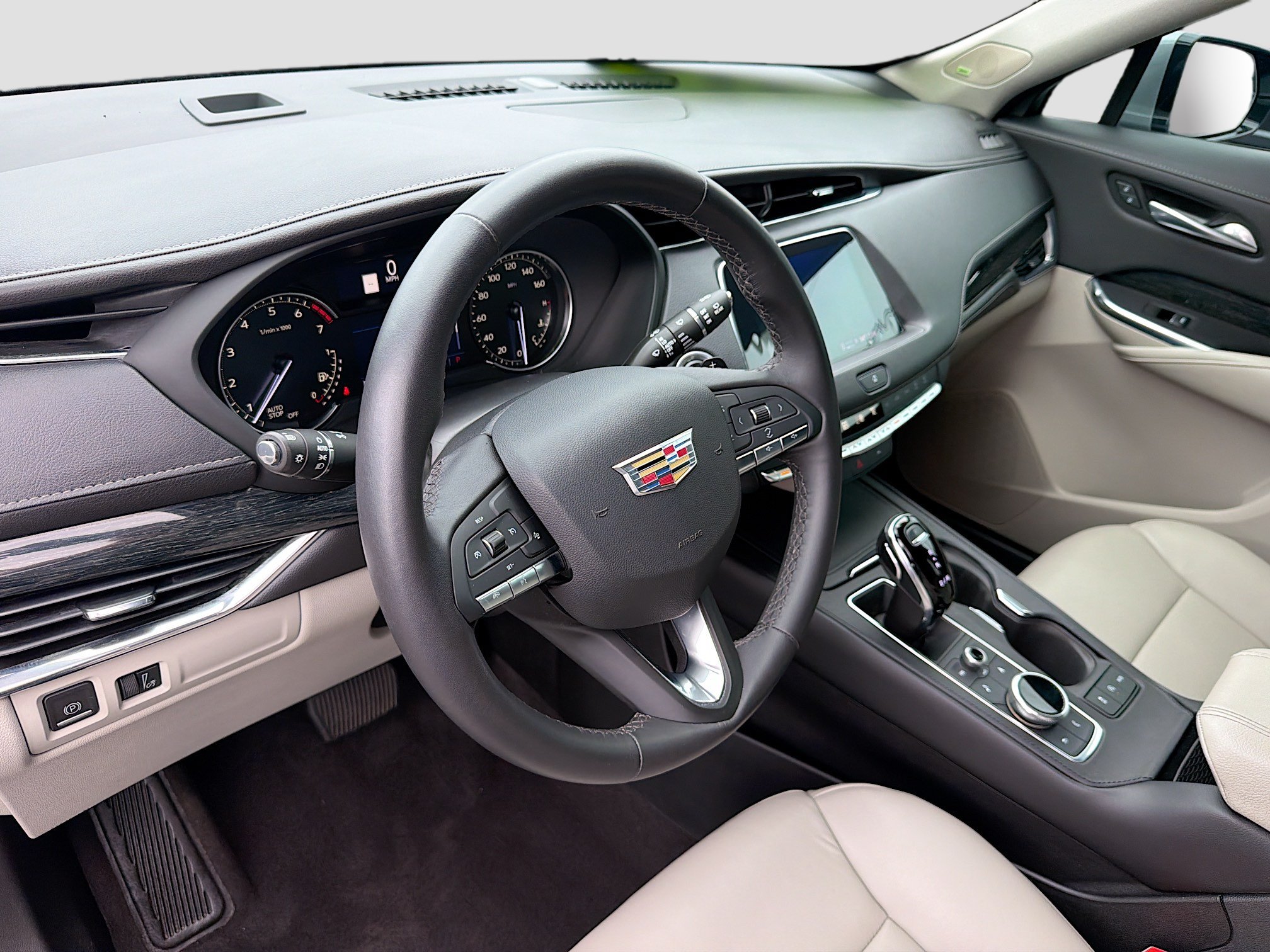 Used 2023 Cadillac XT4 Premium Luxury FWD image 9