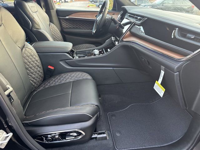 New 2025 Jeep Grand Cherokee Summit image 13