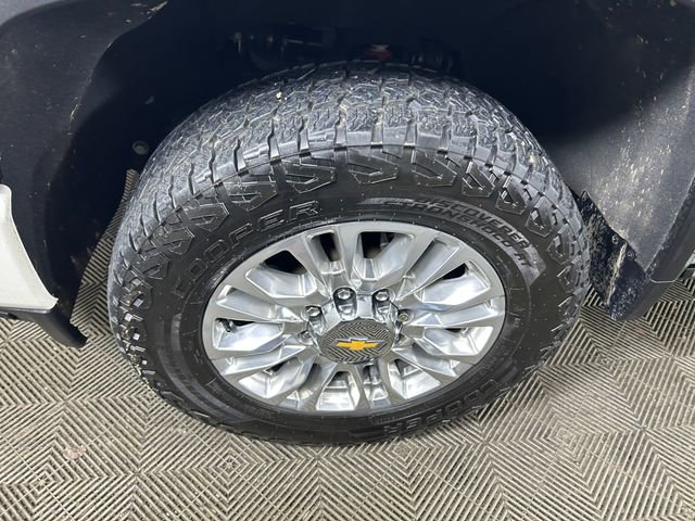 Used 2023 Chevrolet Silverado 2500 High Country w/ Z71 Off-Road Package image 11