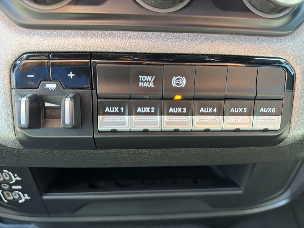 Used 2024 RAM 3500 Tradesman w/ Chrome Appearance Group AWD/4WD image 38