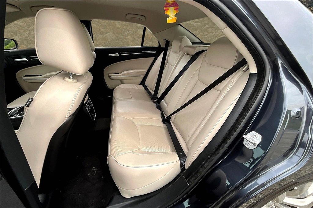 Used 2018 Chrysler 300 Limited image 24