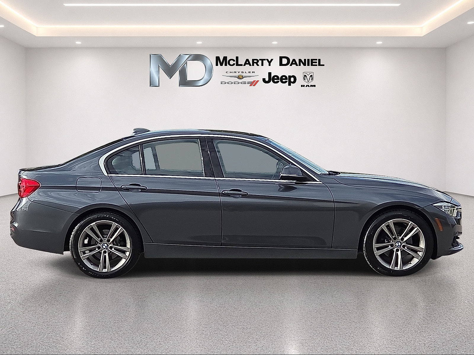 Used 2018 BMW 330i xDrive Sedan AWD/4WD image 6
