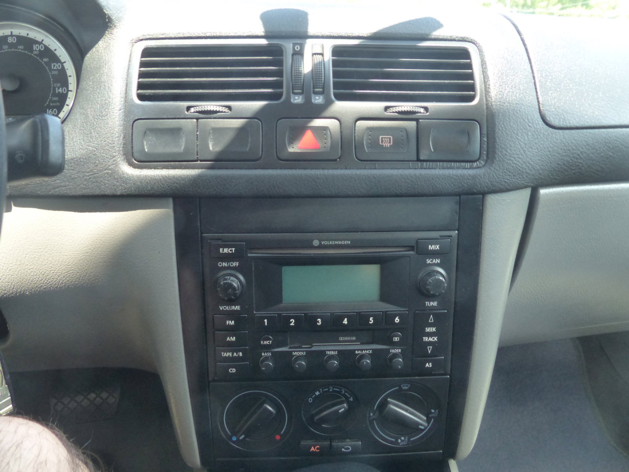 Used 2005 Volkswagen Jetta GL image 21