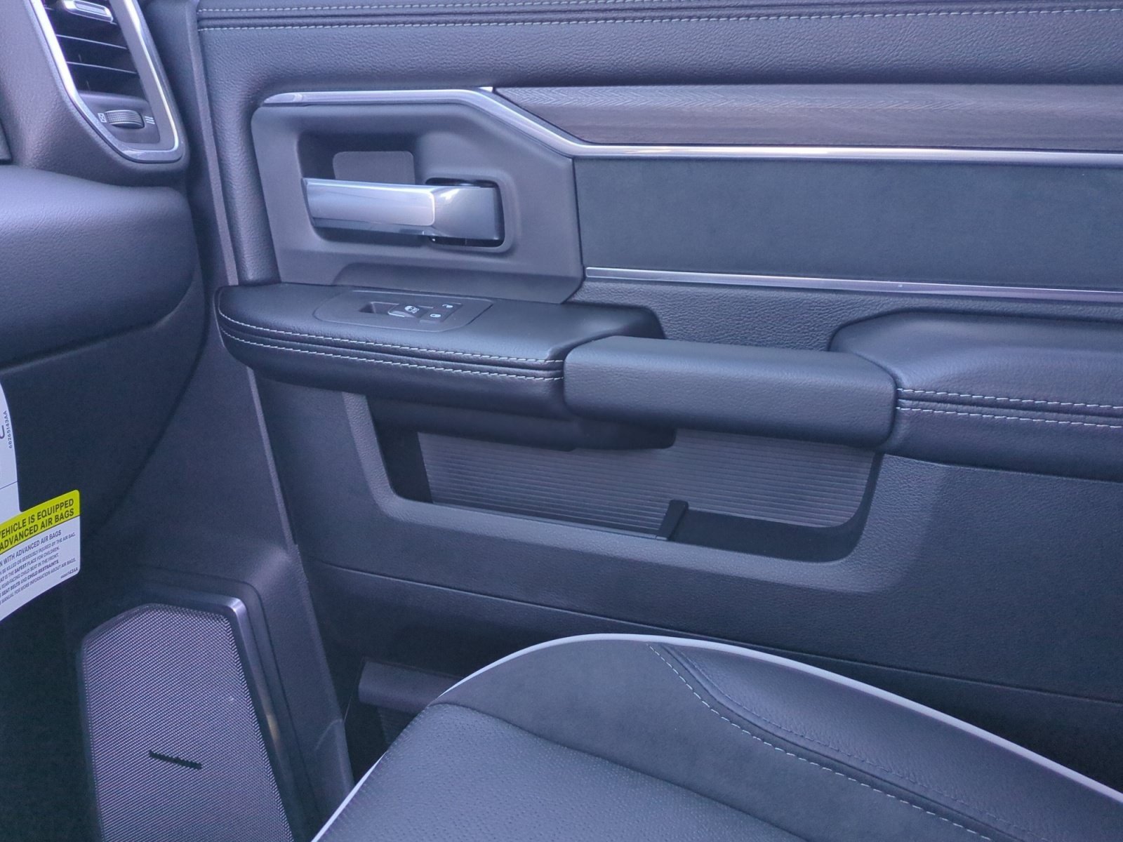 New 2026 RAM 2500 Laramie AWD/4WD image 16