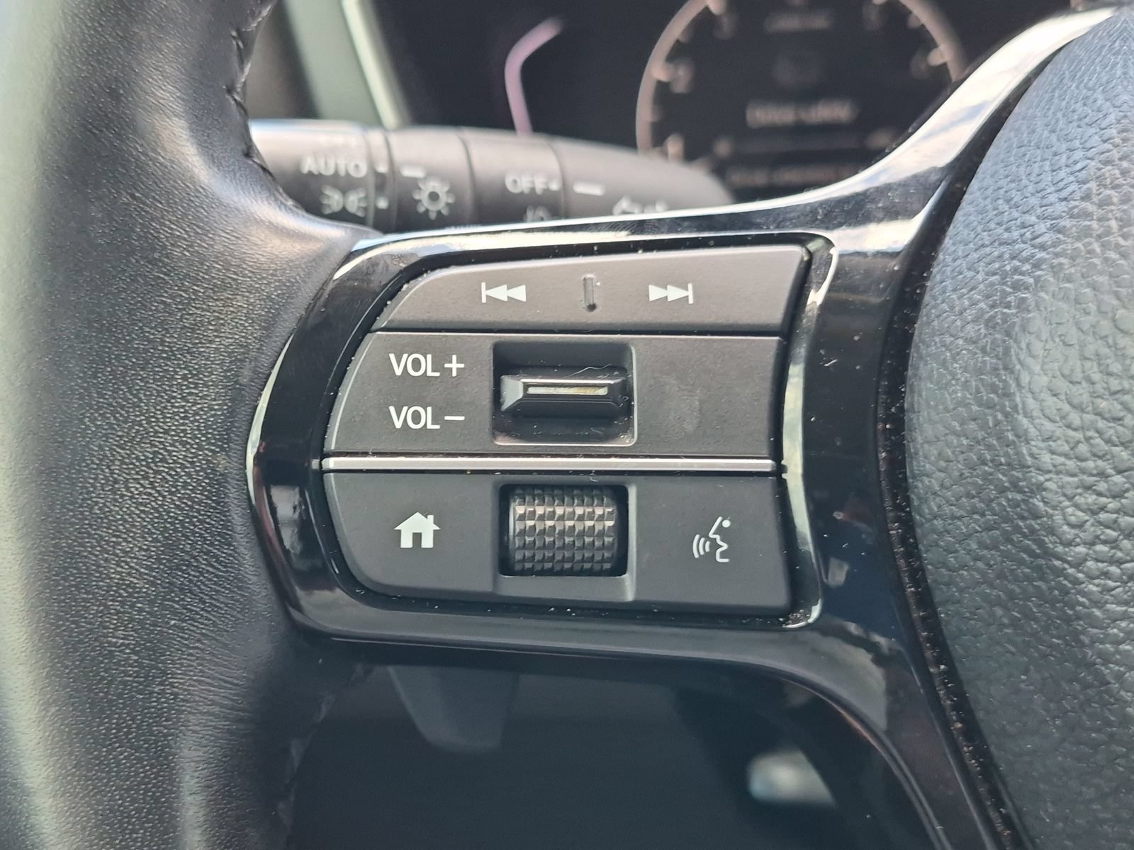 Used 2023 Honda Pilot Touring image 13