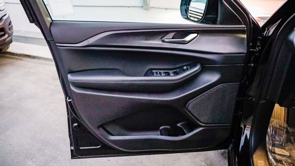 New 2025 Jeep Grand Cherokee L Altitude image 23