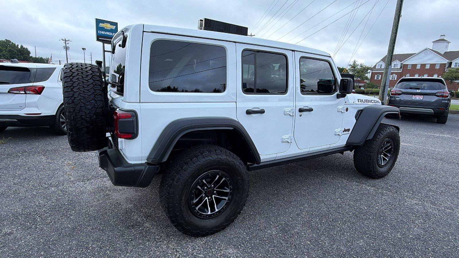 Used 2024 Jeep Wrangler Unlimited Rubicon w/ XTREMEE 35" Tire Package AWD/4WD image 8
