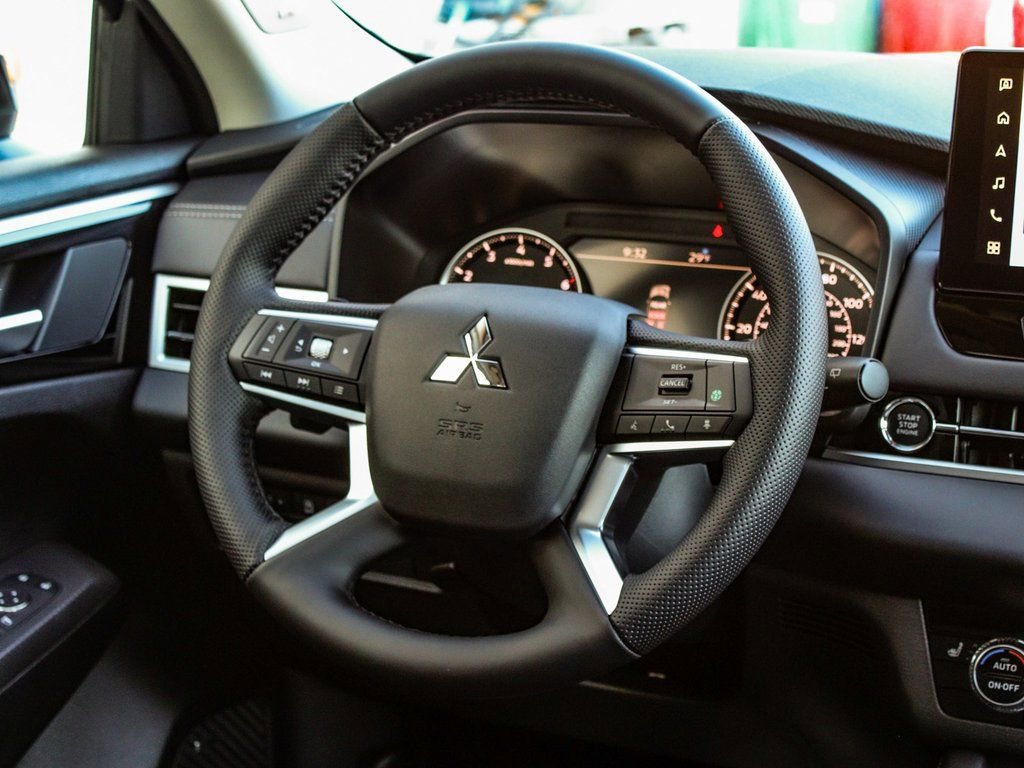 New 2026 Mitsubishi Outlander AWD image 25