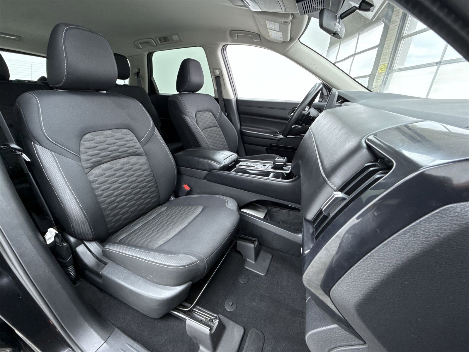 Used 2022 Nissan Pathfinder S image 13