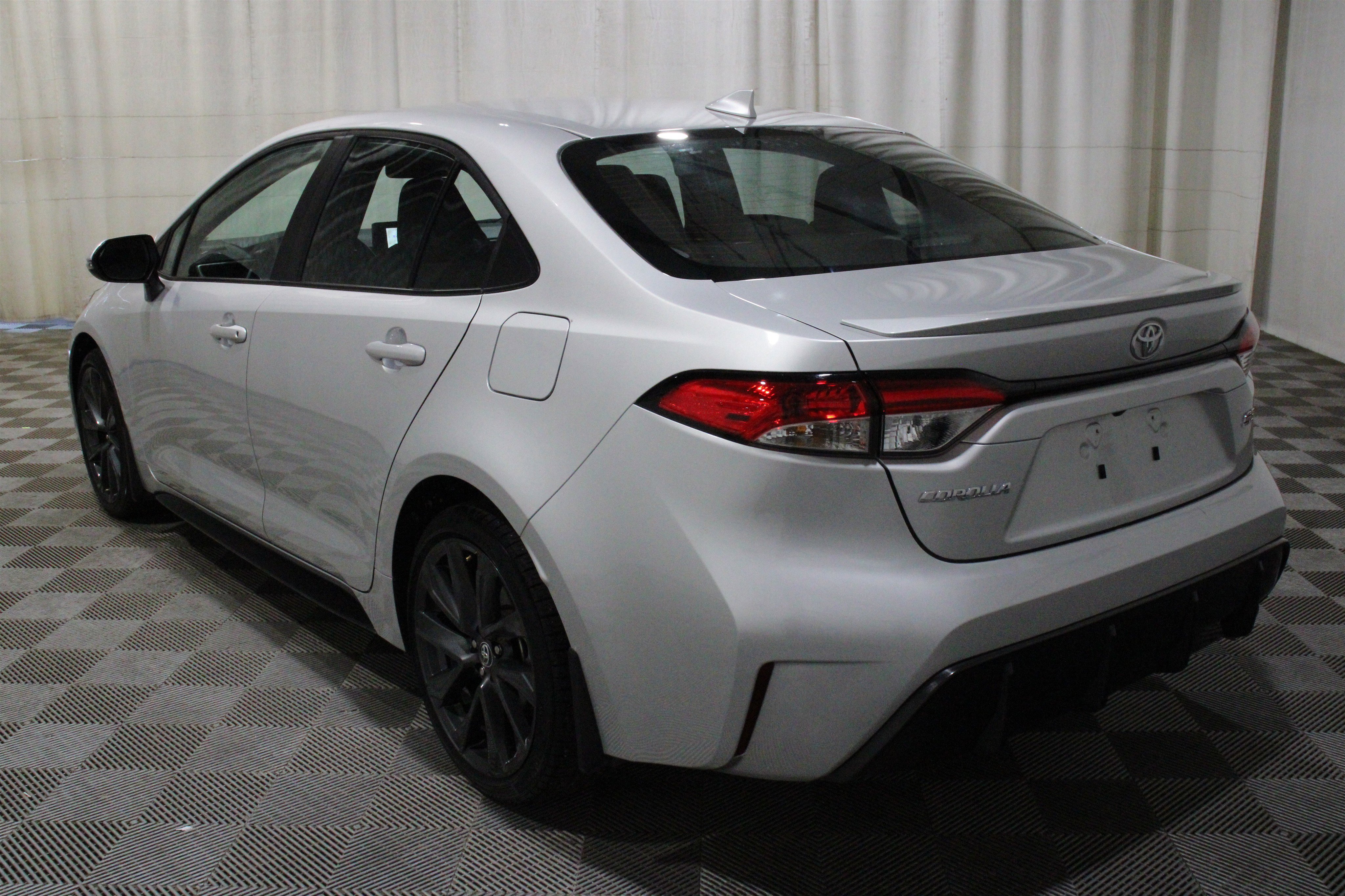 Used 2025 Toyota Corolla SE image 33