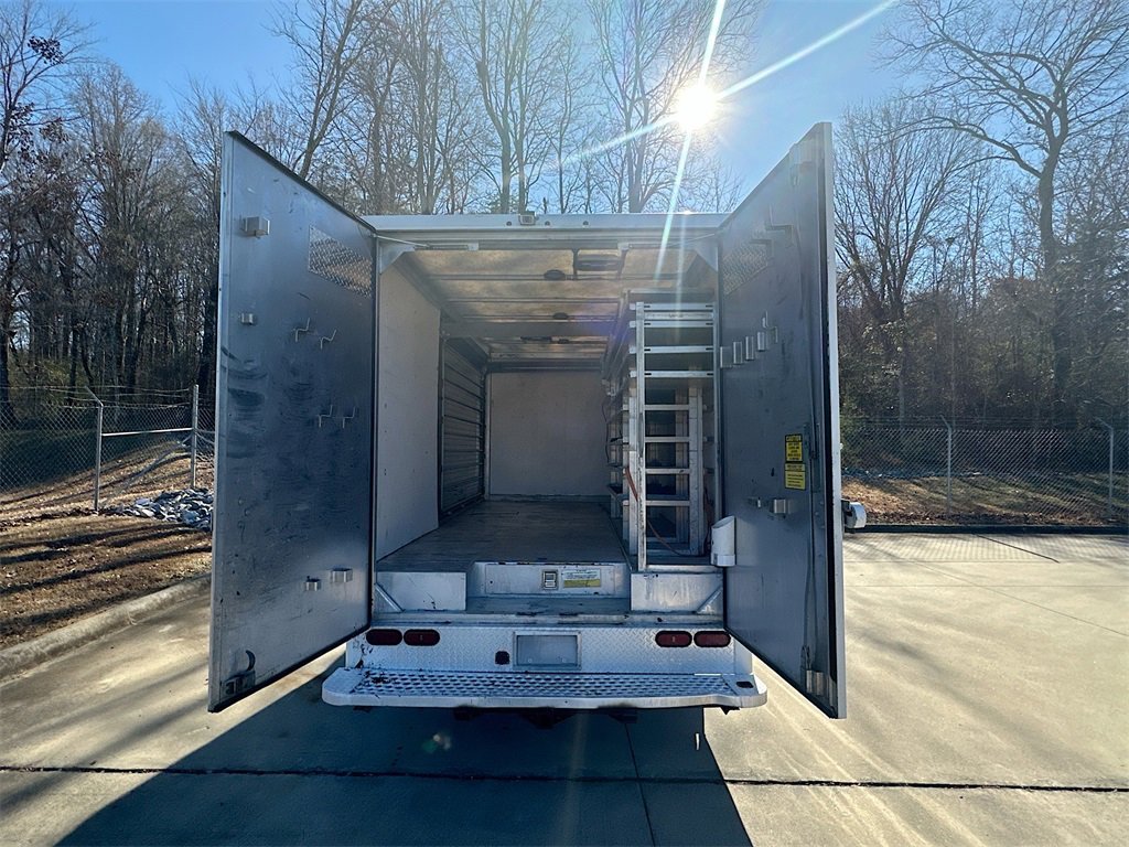 Used 2018 Isuzu NPR image 28