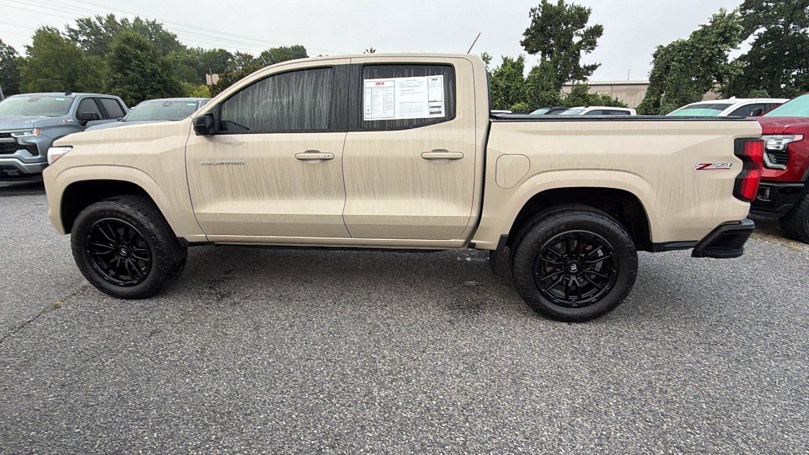 Used 2023 Chevrolet Colorado Z71 w/ Advanced Trailering Package AWD/4WD image 12