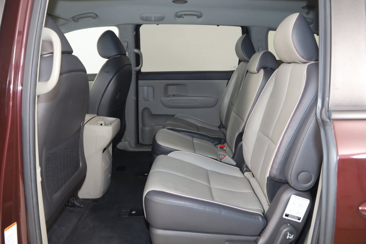 Used 2017 Kia Sedona LX w/ LX Essentials Premium Package FWD image 38