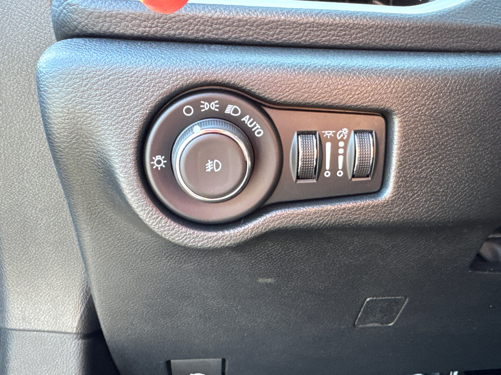 Used 2024 Chrysler Pacifica Limited FWD image 15
