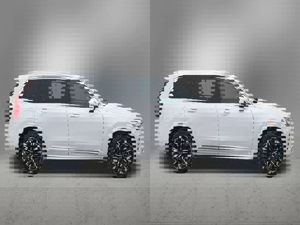 New 2025 Volvo XC90 B5 Plus w/ Protection Package Premier image 7
