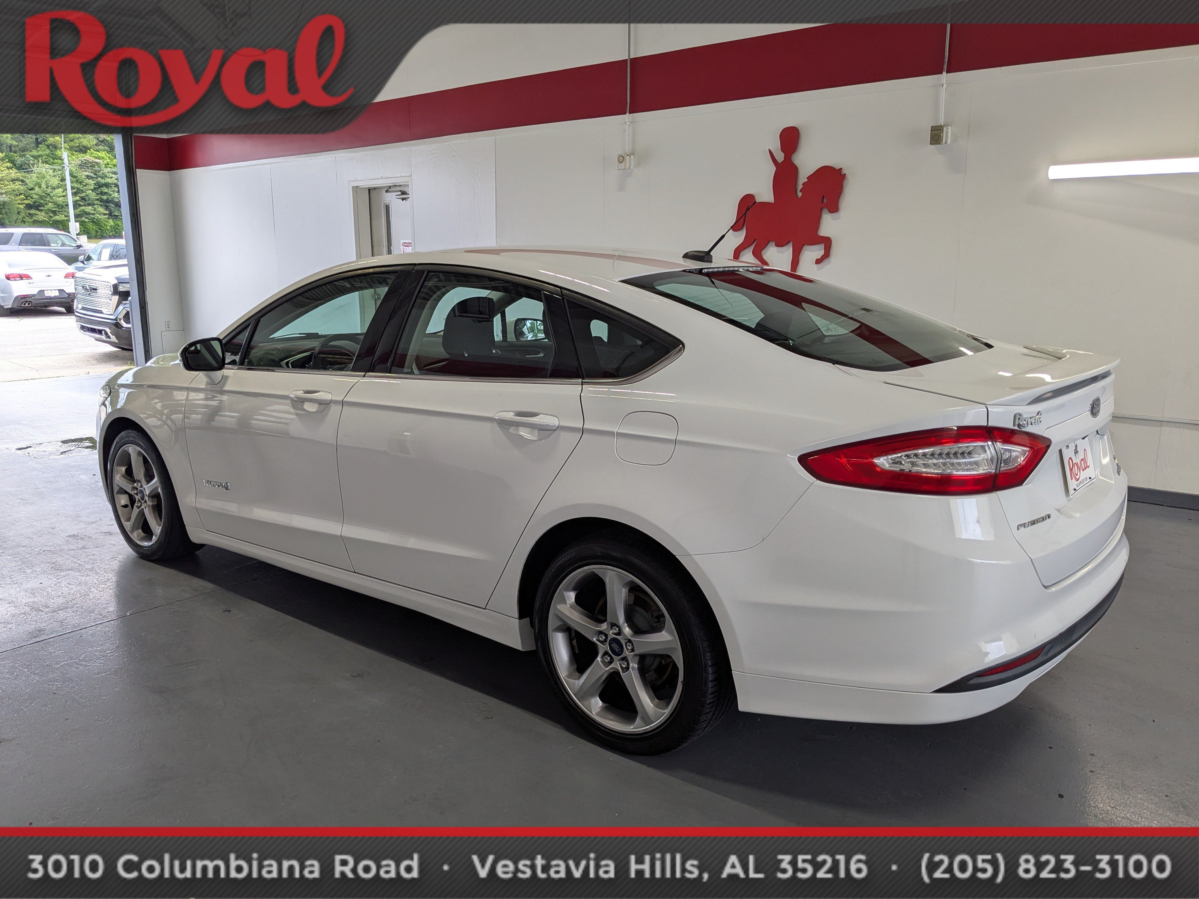 Used 2013 Ford Fusion SE FWD image 2