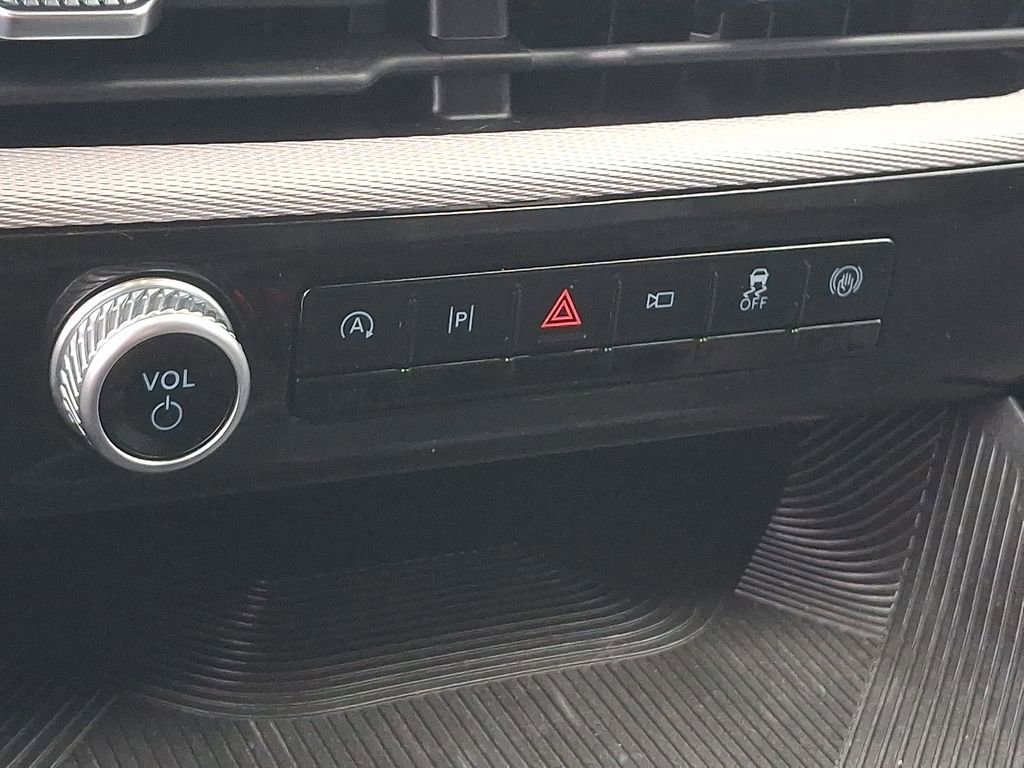 Used 2025 Ford Explorer Active w/ Active Comfort Package AWD/4WD image 15