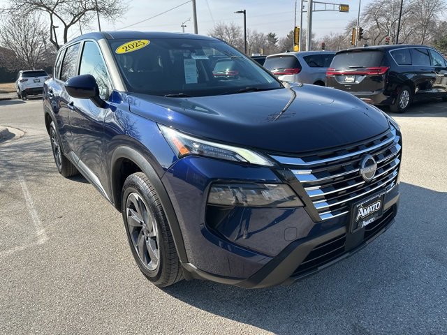 Used 2025 Nissan Rogue SV image 4