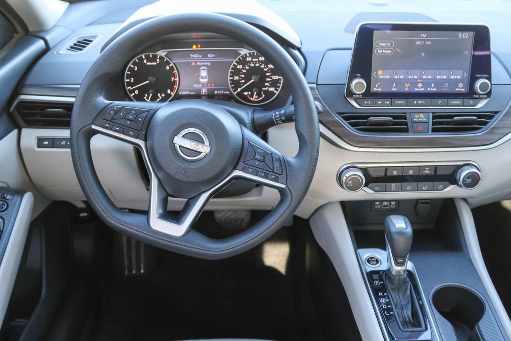 Used 2025 Nissan Altima 2.5 SV image 17