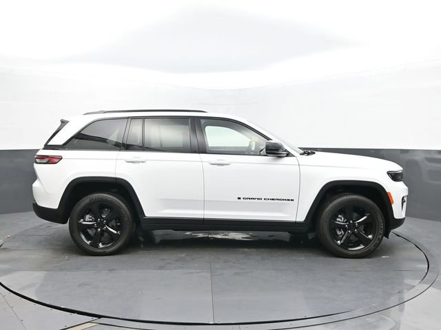 Used 2022 Jeep Grand Cherokee Altitude image 6