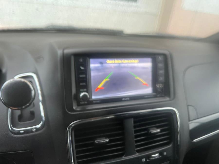 Used 2018 Dodge Grand Caravan SXT image 13