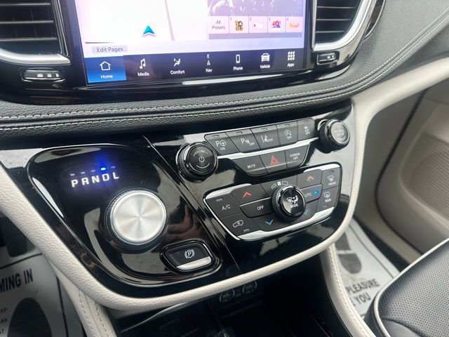 Used 2024 Chrysler Pacifica Limited FWD image 36