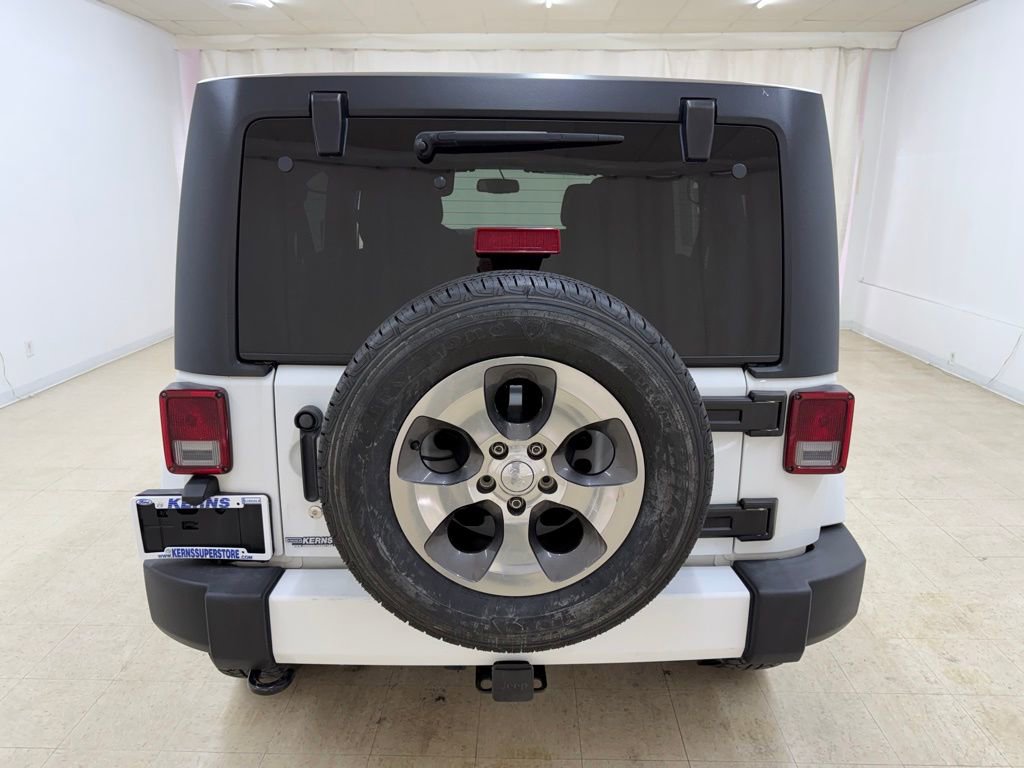 Used 2016 Jeep Wrangler Unlimited Sahara w/ Connectivity Group image 4