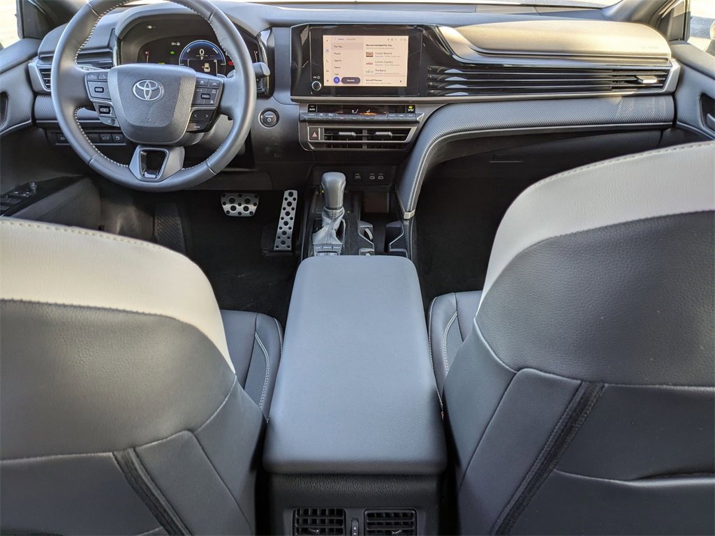 Used 2025 Toyota Camry SE image 31
