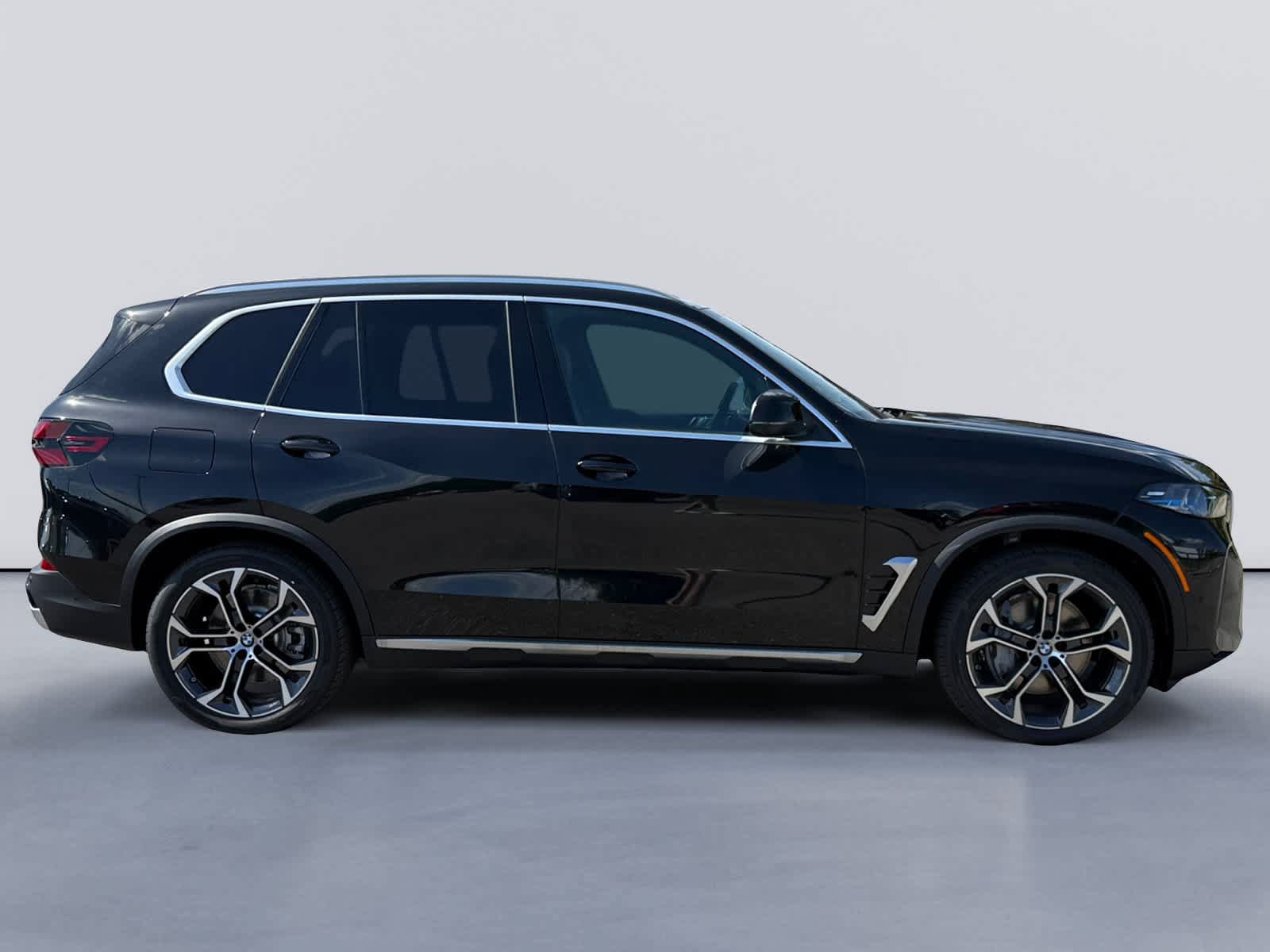 New 2026 BMW X5 xDrive50e w/ Climate Comfort Package AWD/4WD image 2