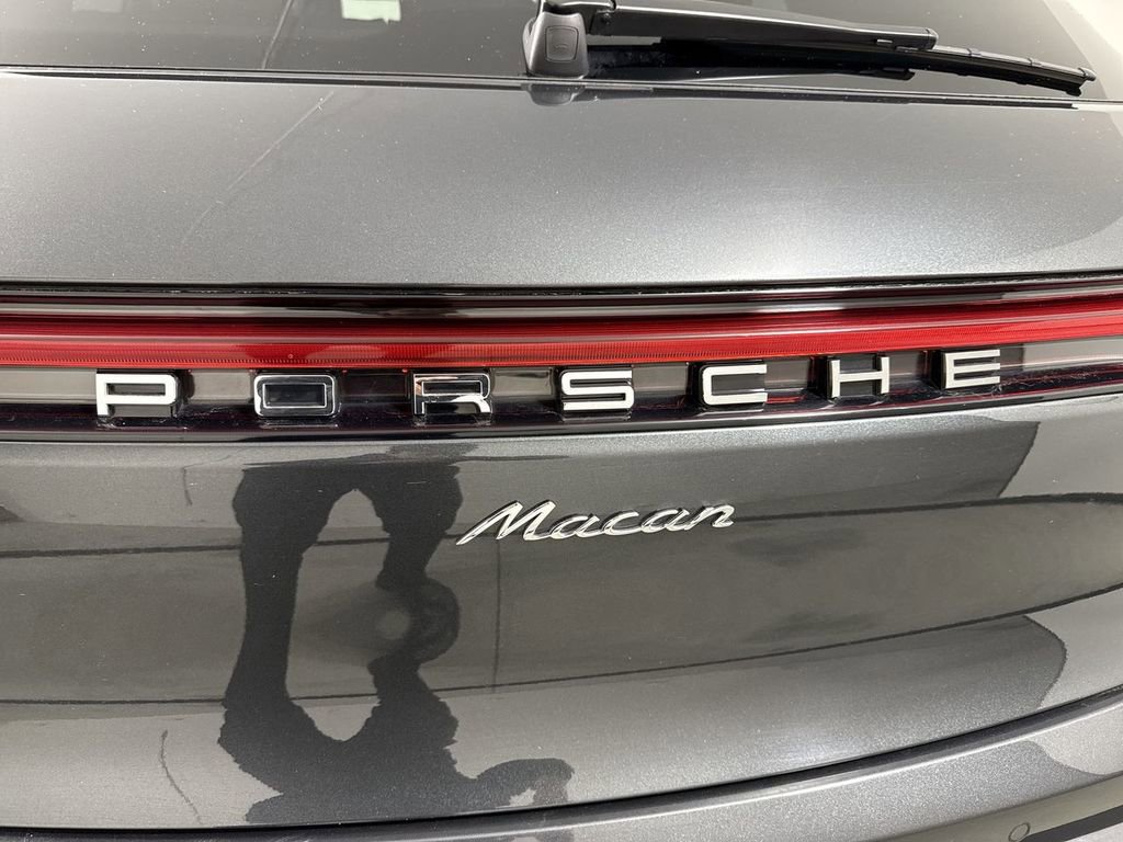 Certified 2025 Porsche Macan image 19
