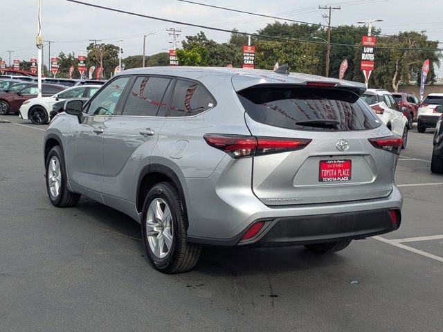 Used 2025 Toyota Highlander LE image 12