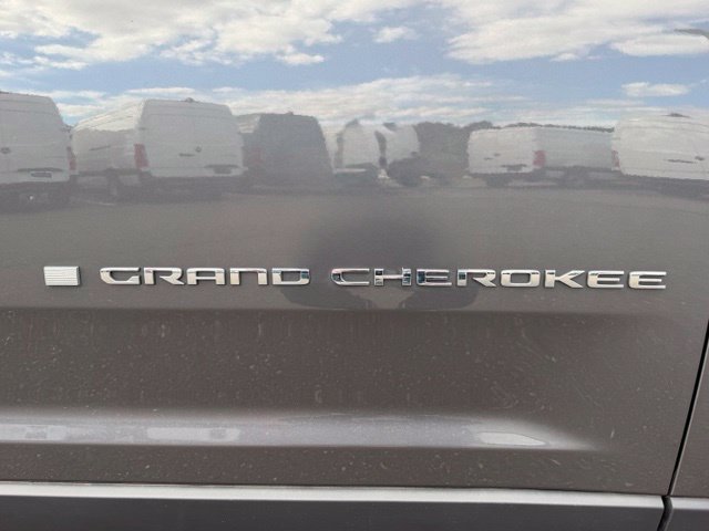 Used 2023 Jeep Grand Cherokee L Limited AWD/4WD image 9