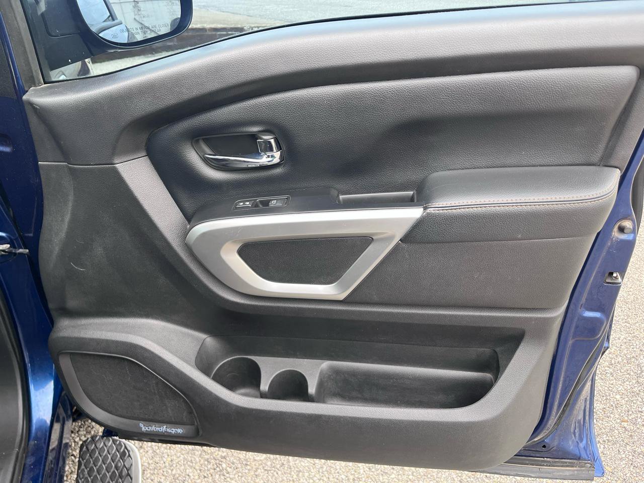 Used 2017 Nissan Titan SL image 20