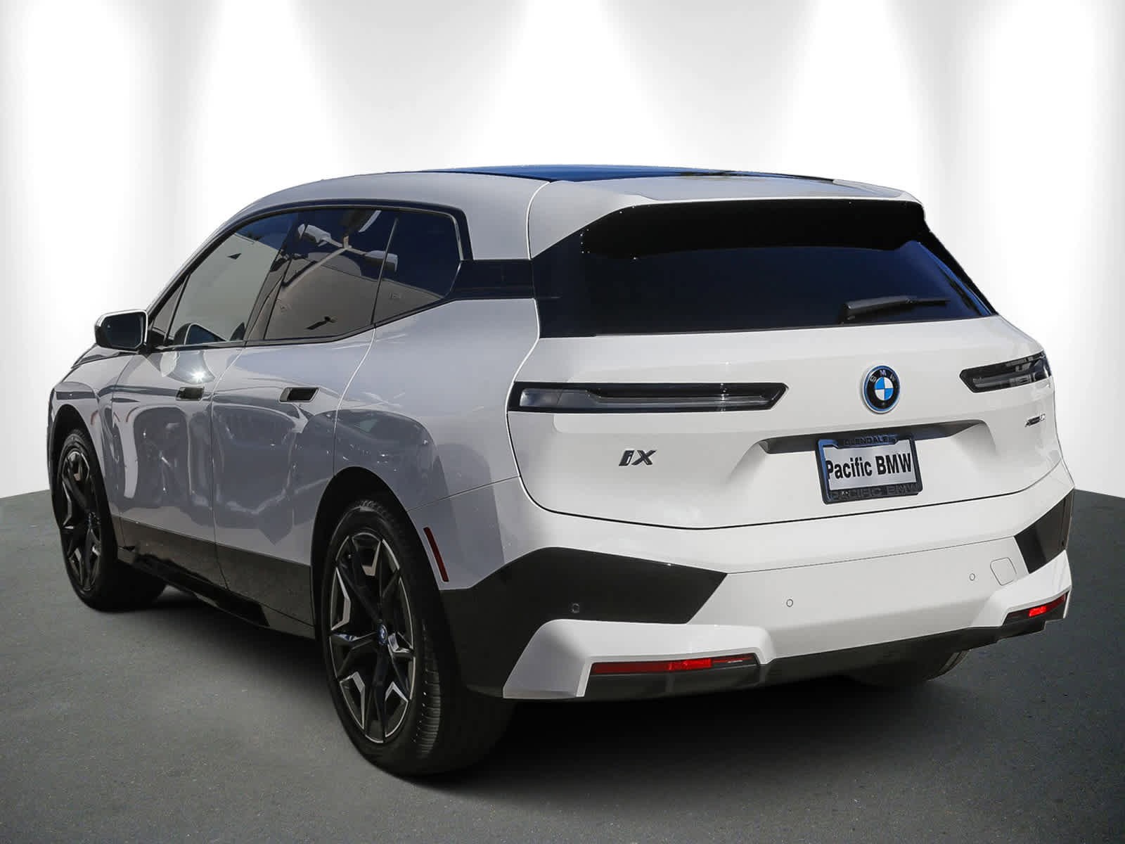 Certified 2024 BMW iX xDrive50 w/ Sport Package image 4