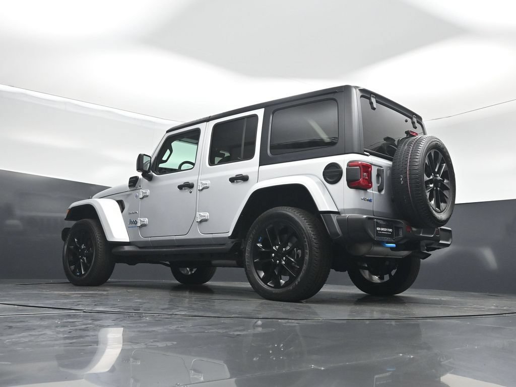 Used 2023 Jeep Wrangler Unlimited Sahara w/ Cold Weather Group AWD/4WD image 48