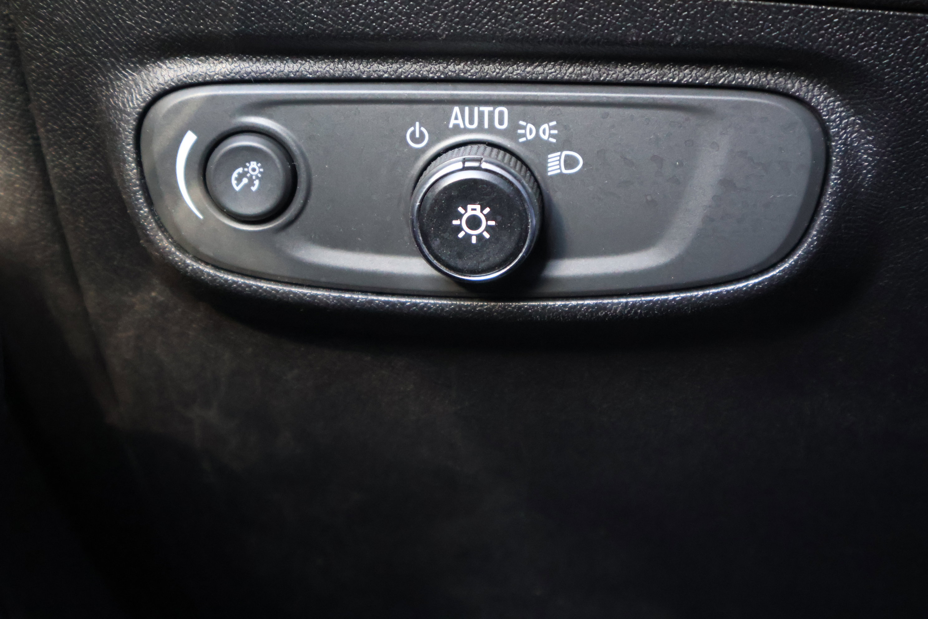 Used 2018 Chevrolet Equinox LT image 18