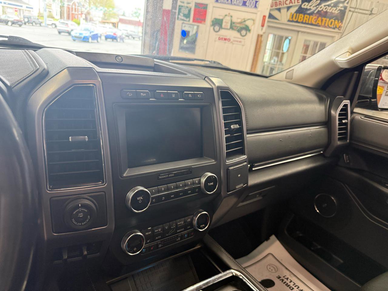 Used 2019 Ford Expedition Platinum AWD/4WD image 16