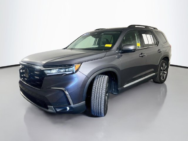 Used 2025 Honda Pilot Touring image 4