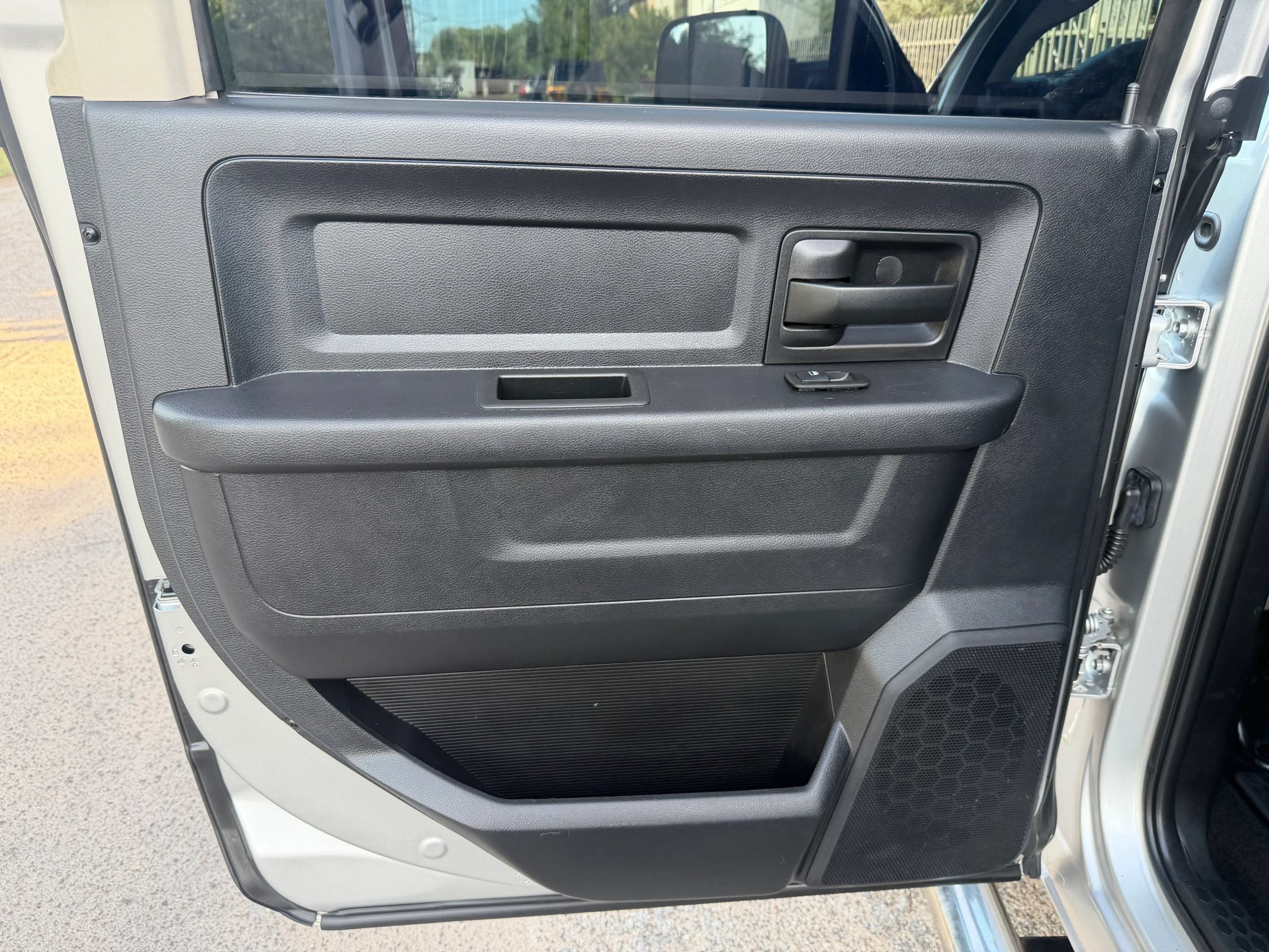 Used 2014 RAM 3500 Tradesman w/ Chrome Appearance Group AWD/4WD image 12