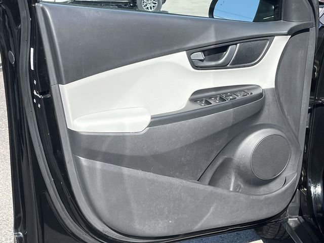 Used 2023 Hyundai Kona SE w/ Cargo Package image 14