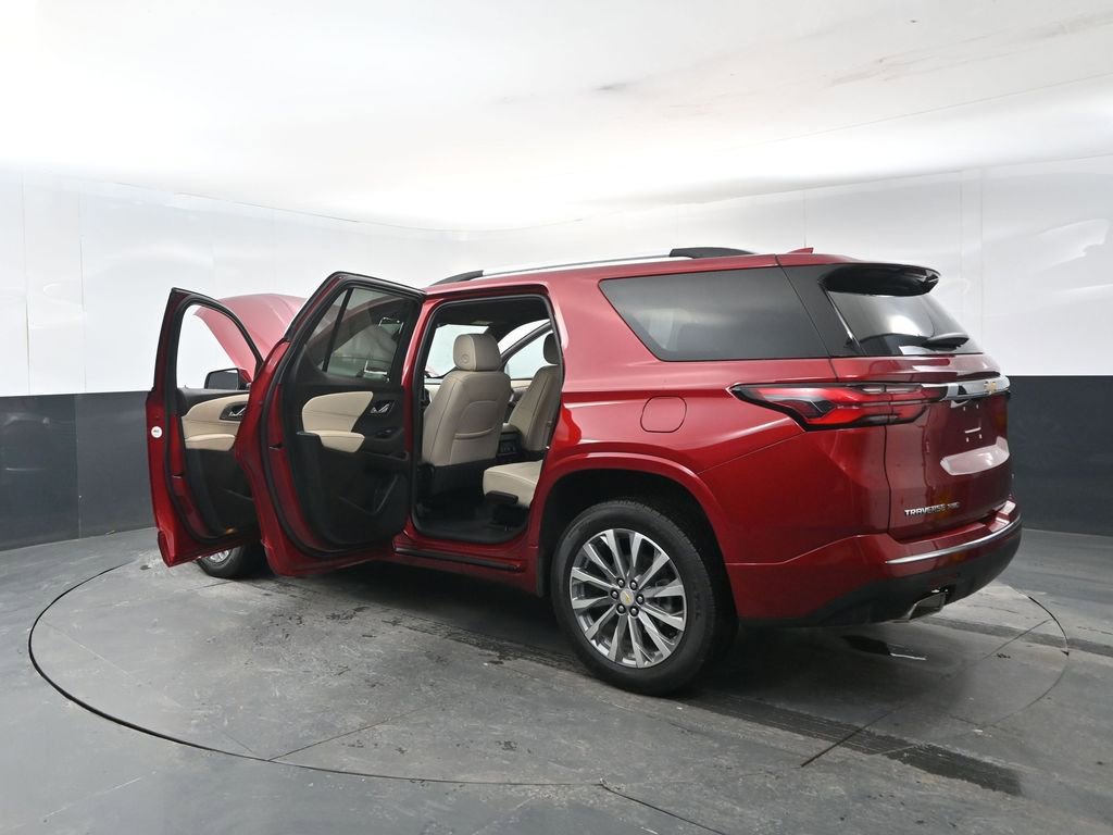 Used 2023 Chevrolet Traverse Premier image 32