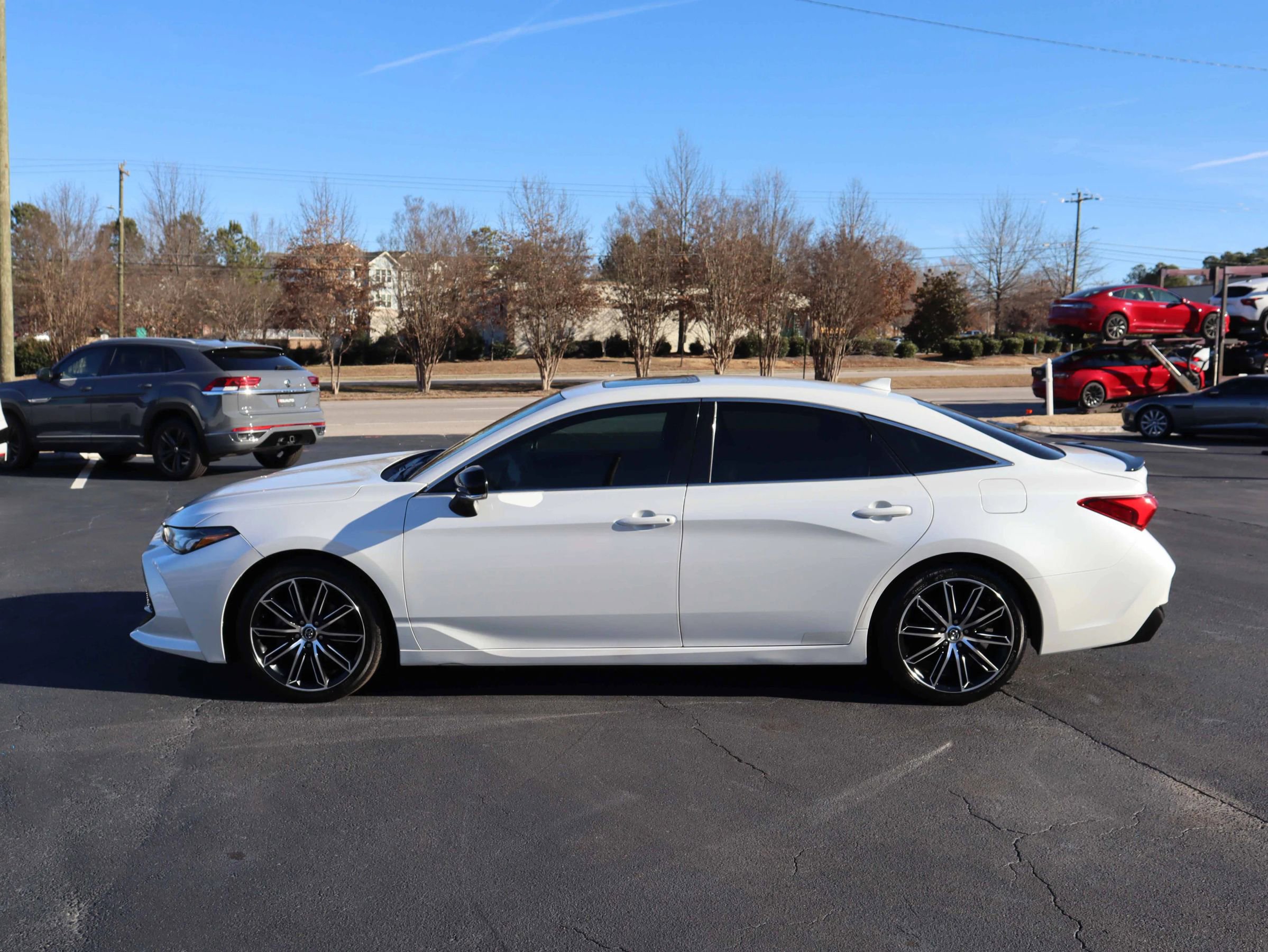Used 2019 Toyota Avalon XSE image 8