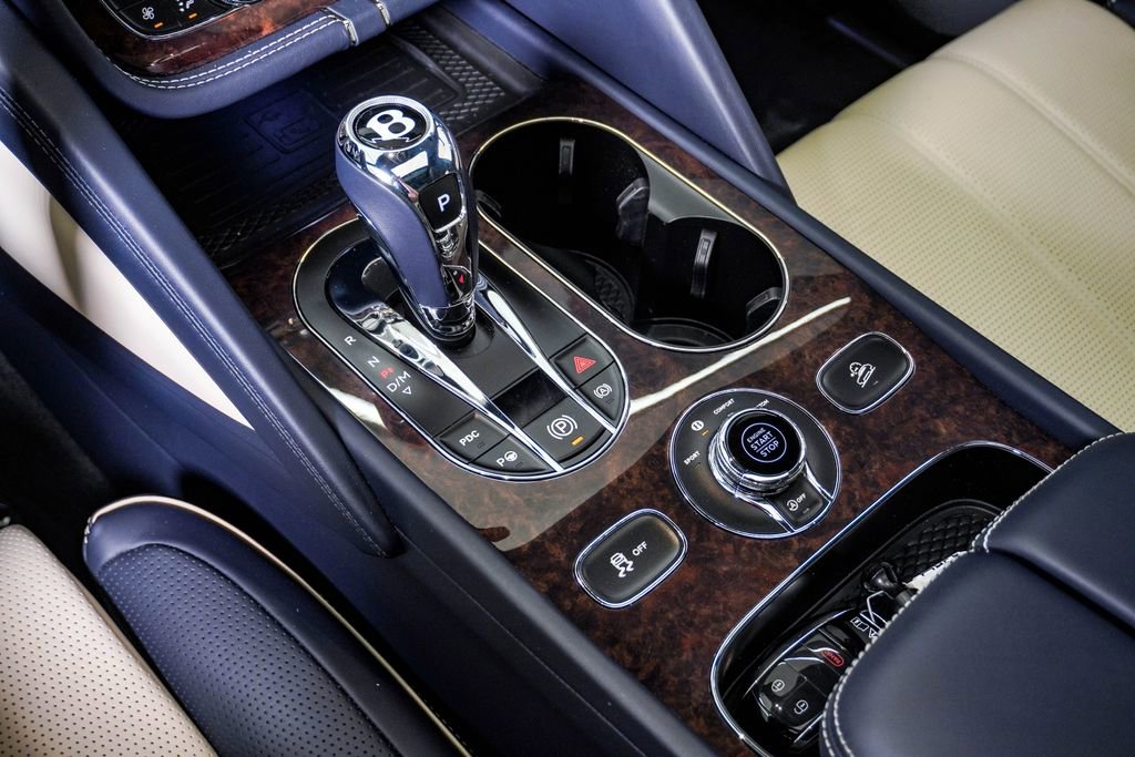 Used 2022 Bentley Bentayga AWD/4WD image 29