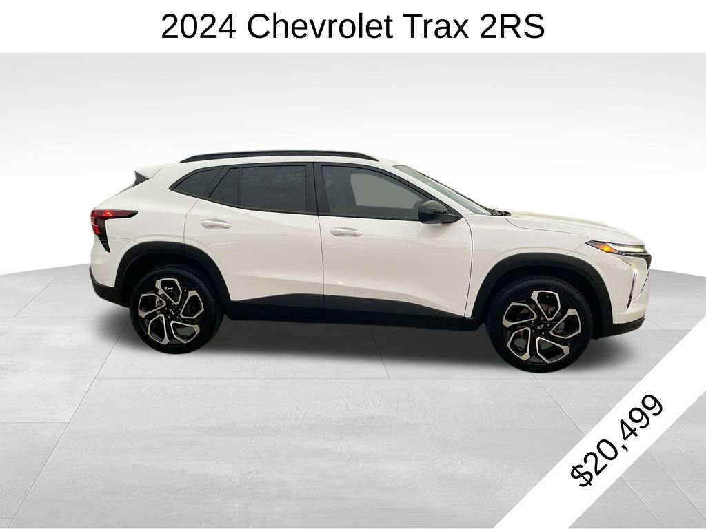 Used 2024 Chevrolet Trax RS w/ Driver Confidence Package FWD image 2