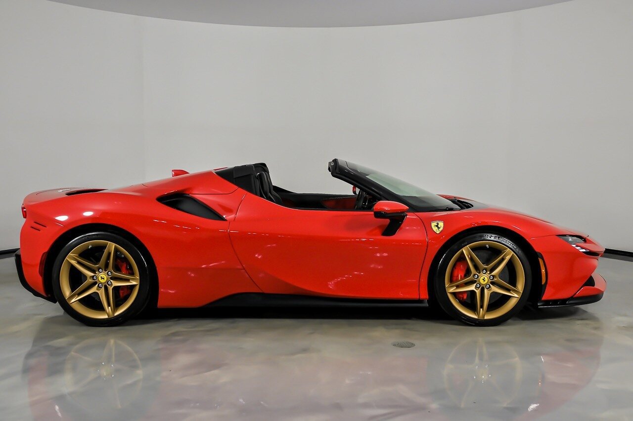 Used 2022 Ferrari SF90 Spider image 14