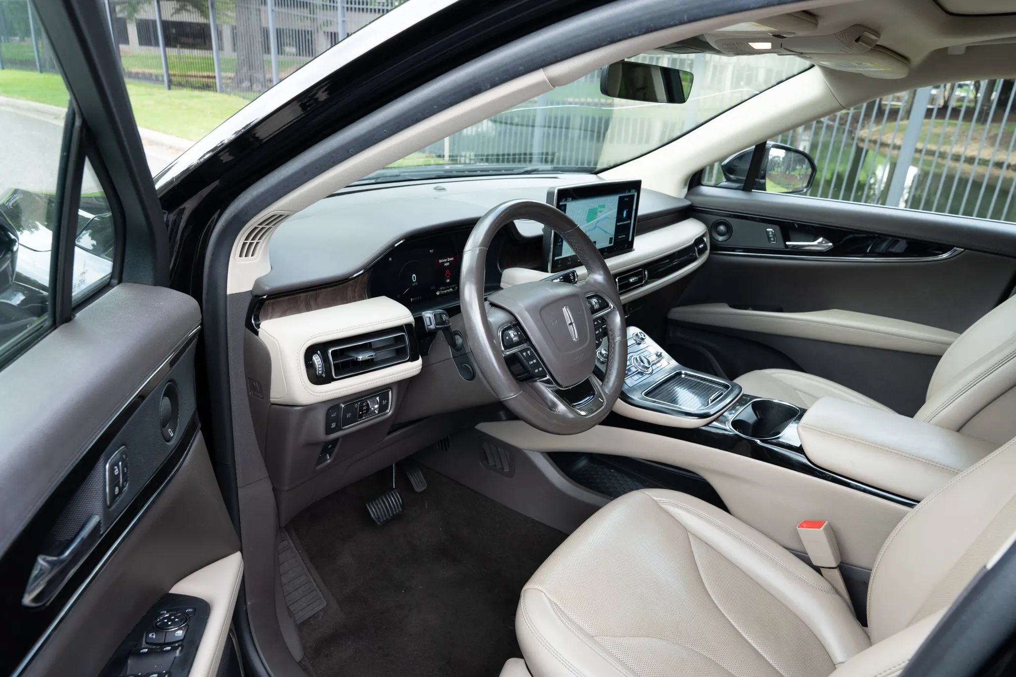 Used 2021 Lincoln Nautilus Reserve FWD image 10